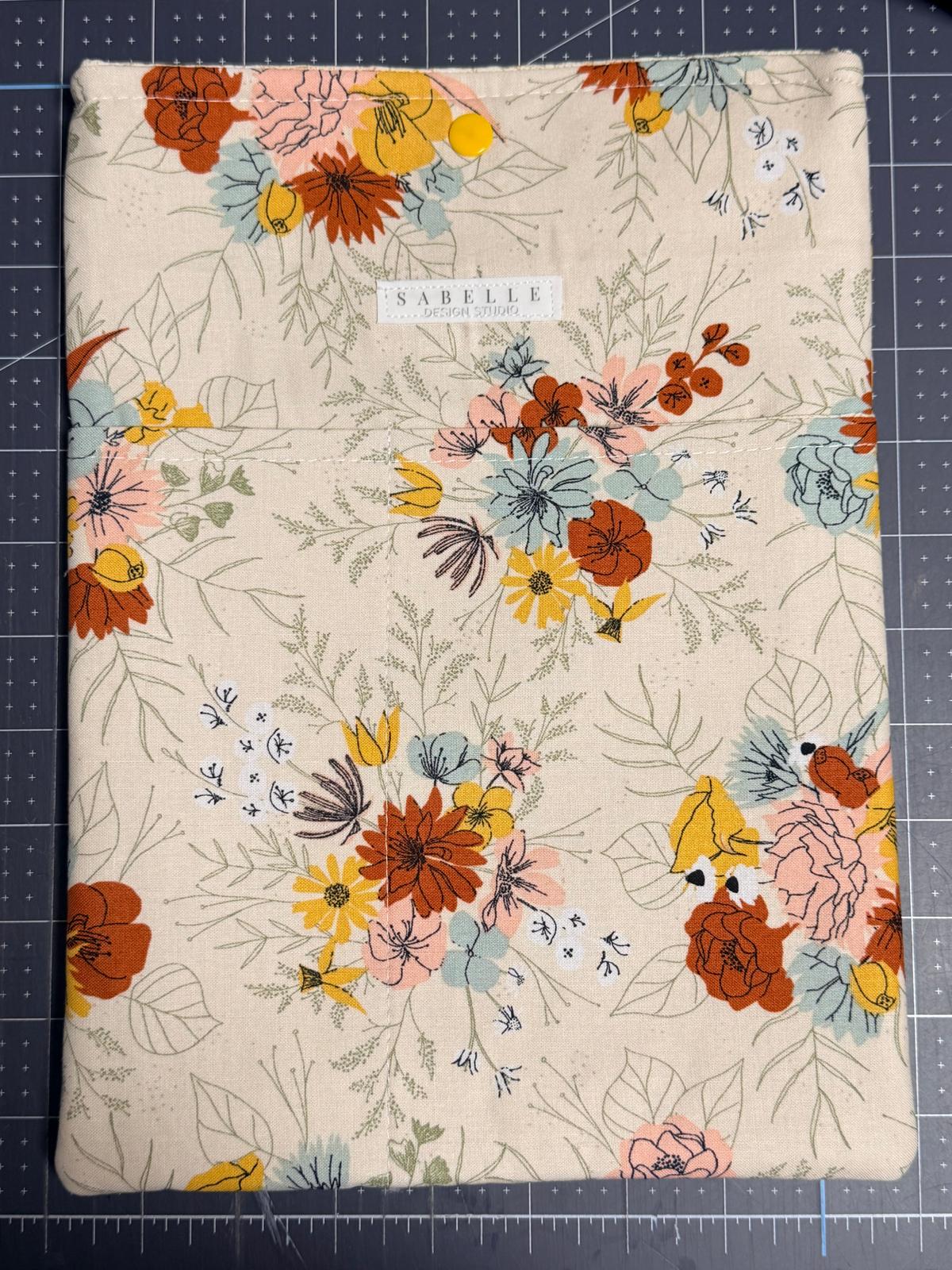 Emilie Booklover Sleeve