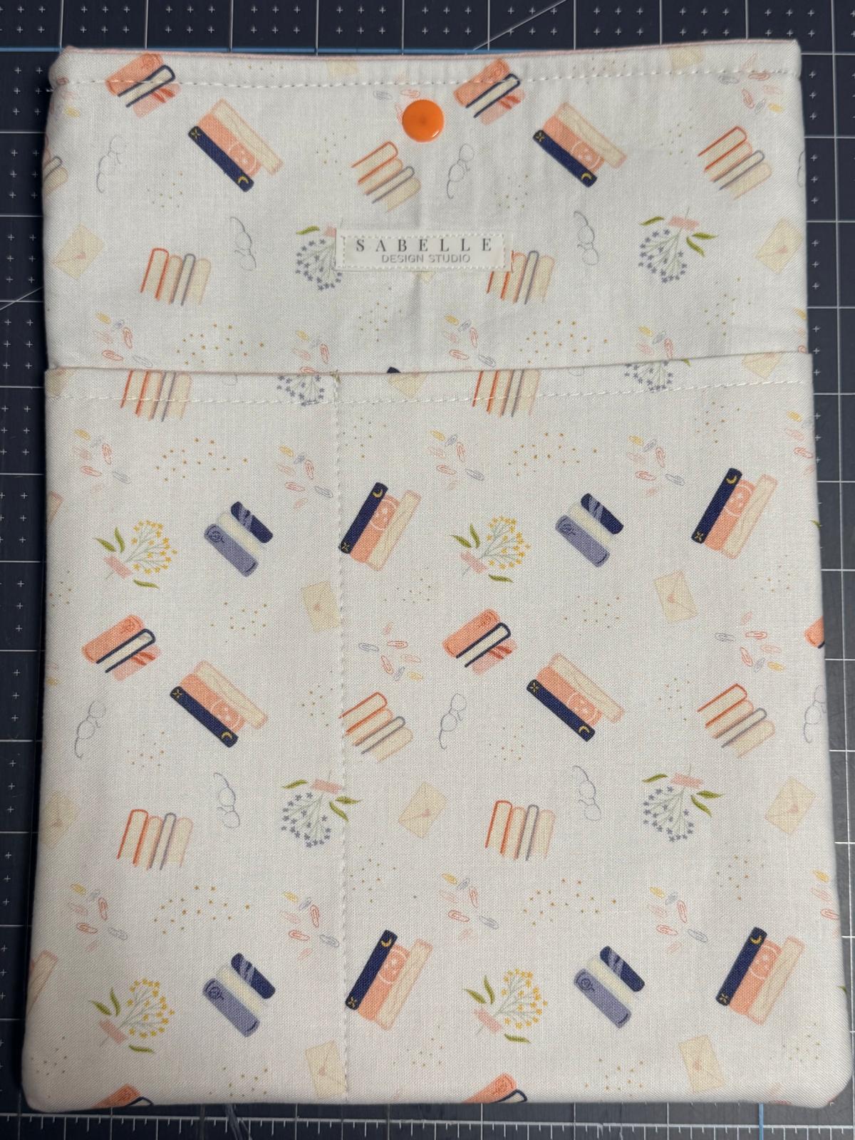 Emilie Booklover Sleeve