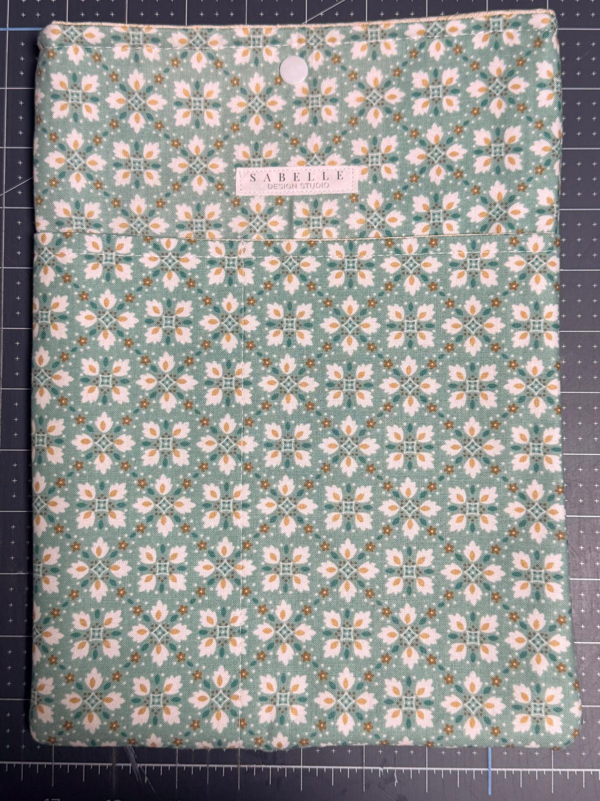 Emilie Booklover Sleeve