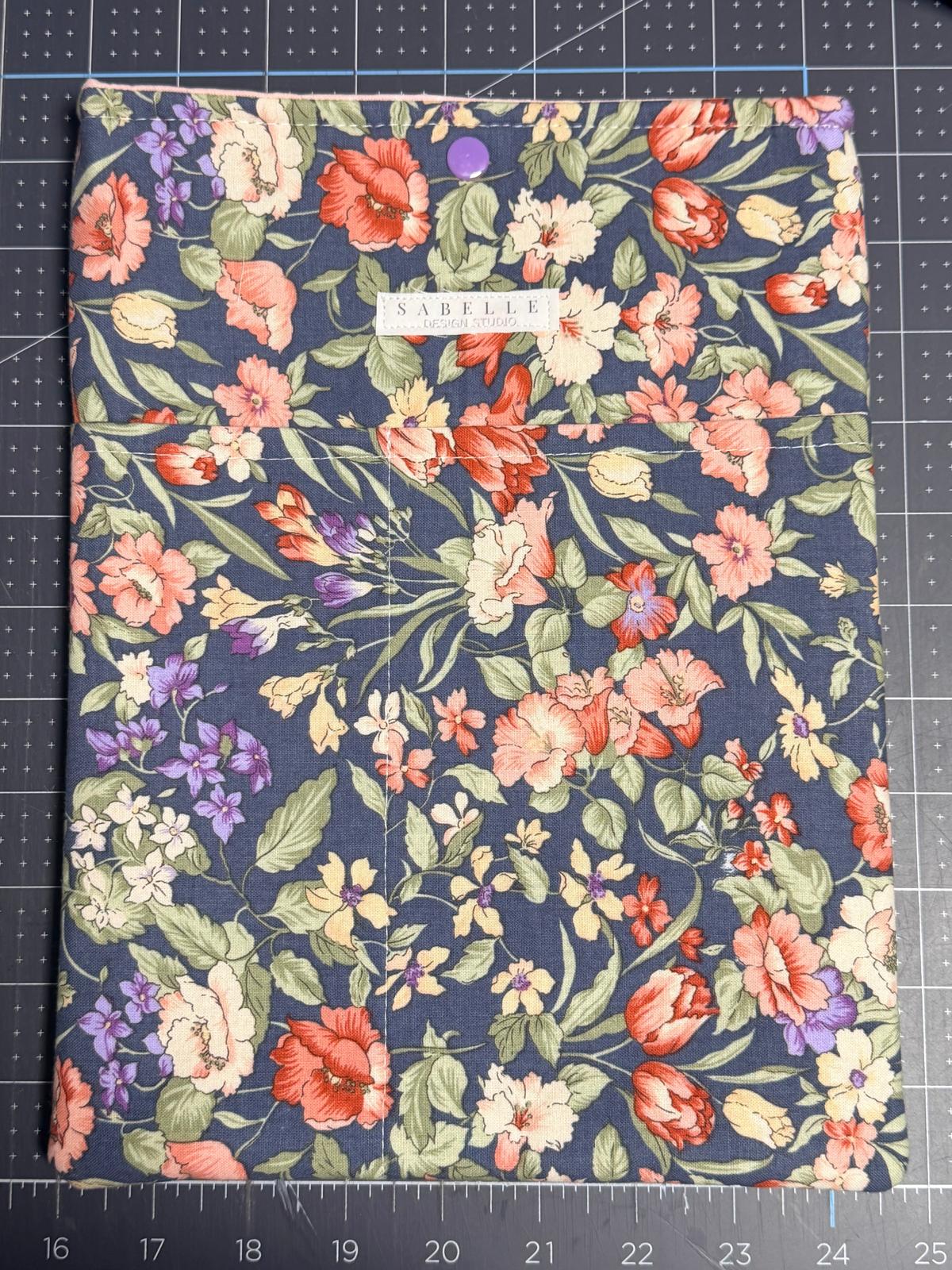 Emilie Booklover Sleeve