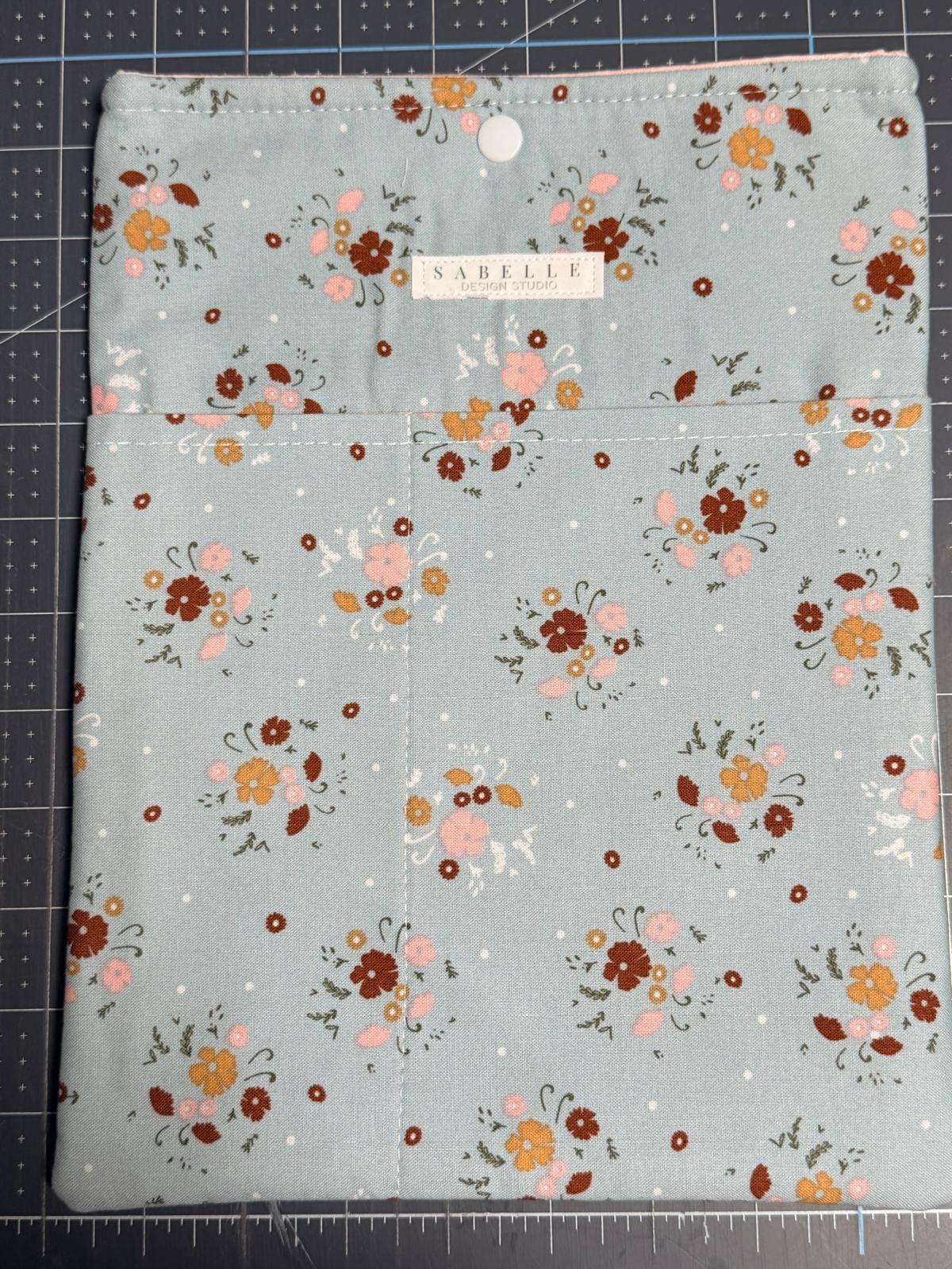 Emilie Booklover Sleeve